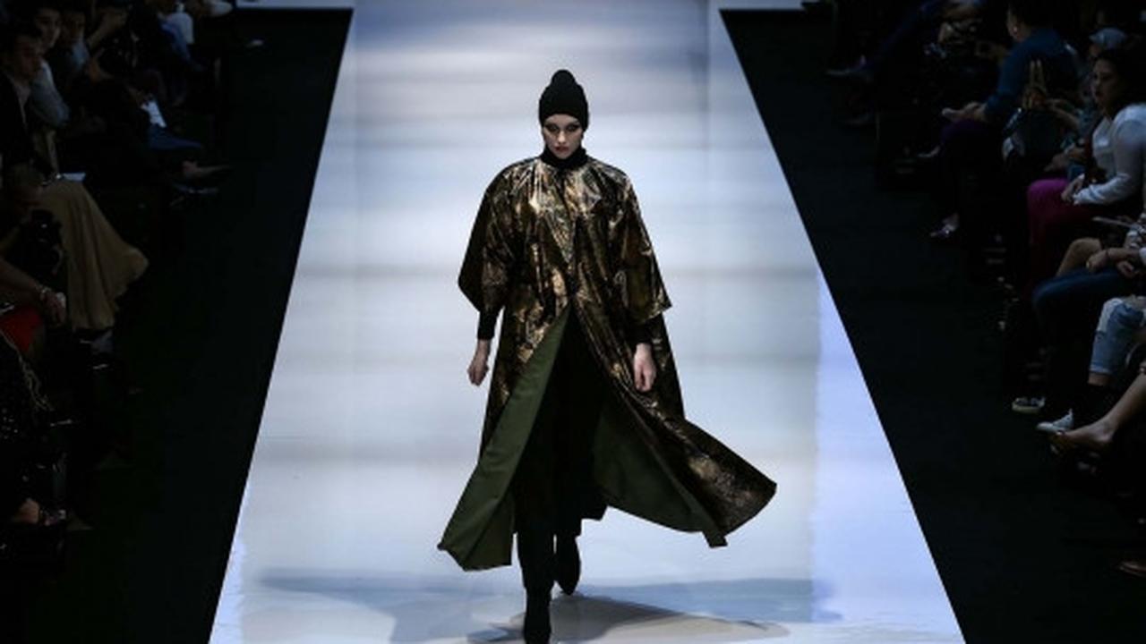 Keanggunan model berhijab di Islamic Fashion Festival