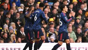 Pemain Arsenal merayakan gol yang dicetak Martin Zubimendi (kanan) ke gawang Leeds United dalam laga pekan 24 Premier League 2025/2026 di Elland Road, Sabtu (31/1/2026). (Oli SCARFF / AFP)