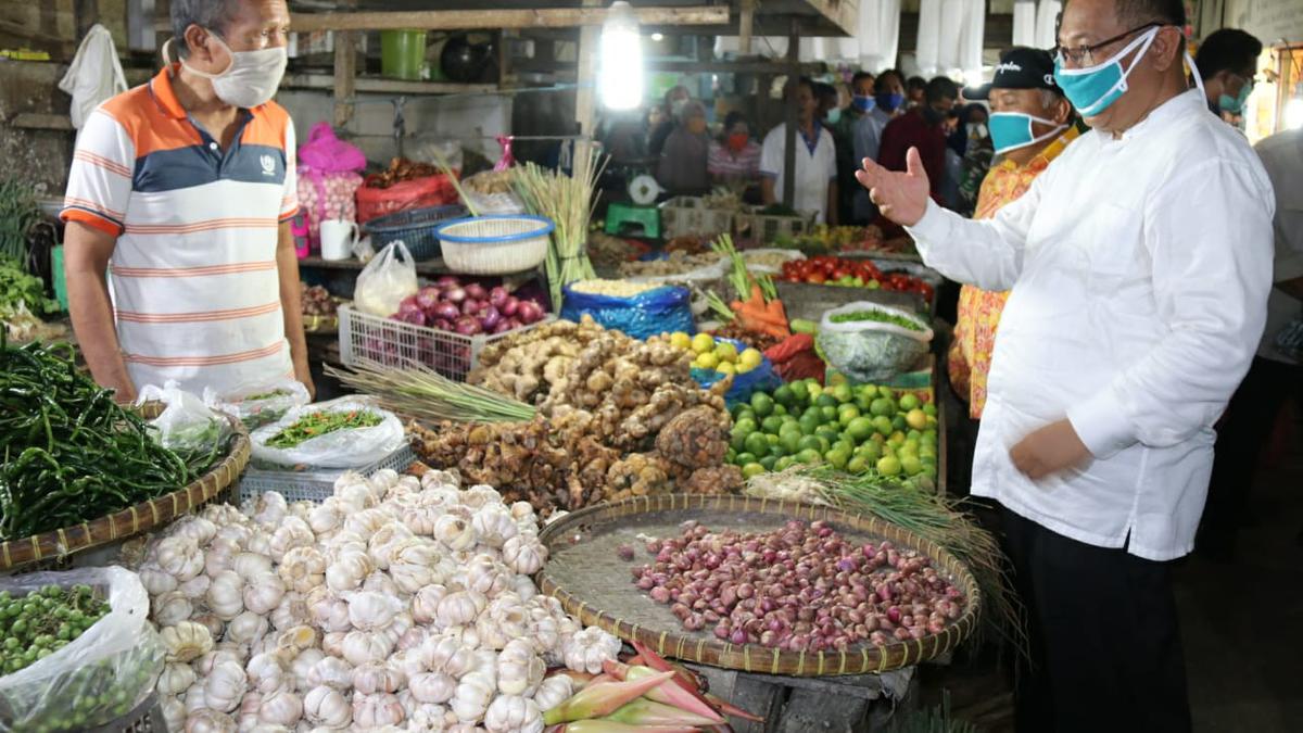 Kunjungi Pasar Tradisional, Plt Wali Kota Medan Imbau Warga Wajib Pakai ...