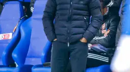 Pelatih Arsenal, Mikel Arteta menyaksikan pemainnya bertanding melawan Molde pada pertandingan Grup B Liga Europa di Stadion Aker di Molde, Norwegia, Kamis (26/11/2020). Arsenal menang telak 3-0 atas Molde. (Svein Ove Ekornesvag / NTB via AP)