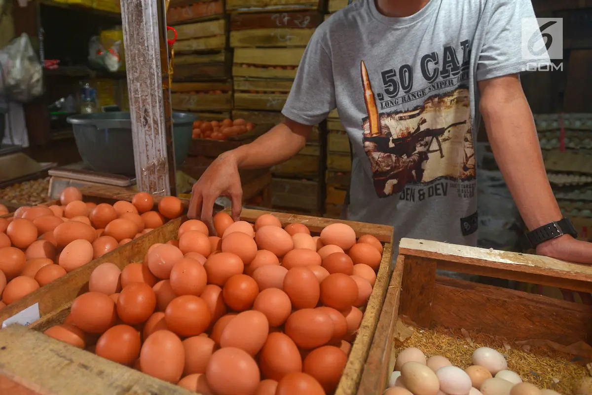 Harga Telur Ayam Mulai Merangkak Turun di Pasar Minggu