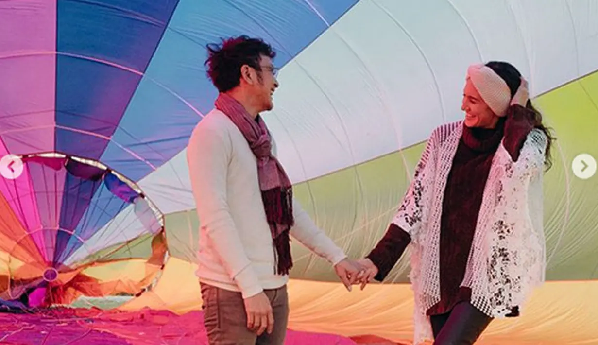 Dimas Anggara dan Nadine Chandrawinata