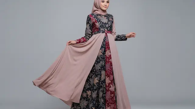 Gamis Batik Modern dengan Layer Depan