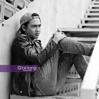 Sejak tahun 2009, Adipati Dolken telah meramaikan industri film Tanah Air. Beberapa film telah dibintangi oleh pria 26 tahun ini. Hingga usianya mendekati kepala tiga, ia masih saja menjadi langganan peran anak SMA. (Adrian Putra/Bintang.com)