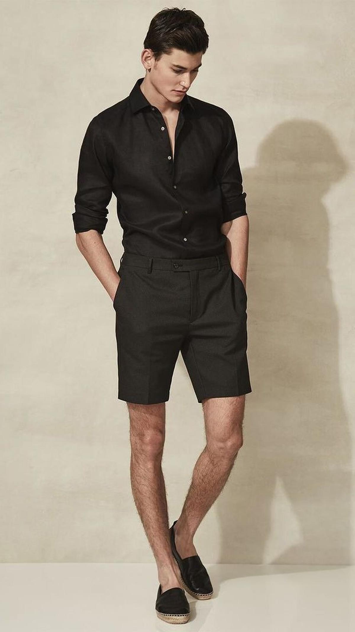 <b>Kombinasi Kemaja Hitam dengan Short Pants&nbsp;</b>