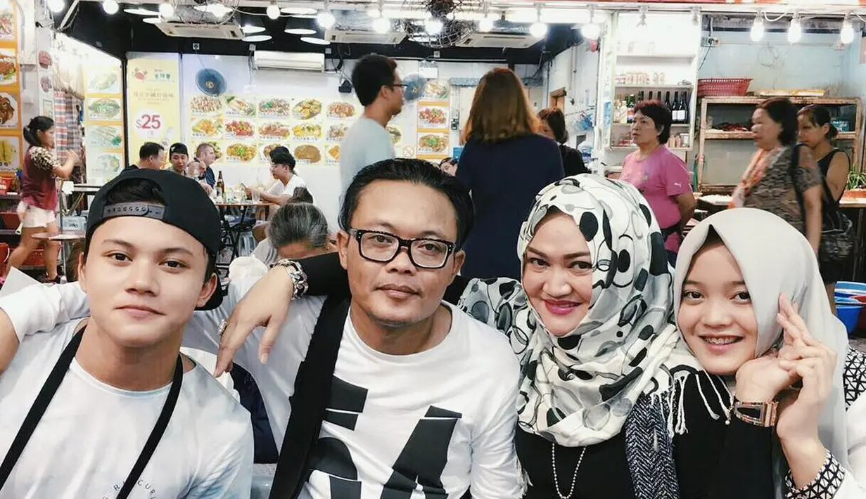 (Instagram/putridelinaa)