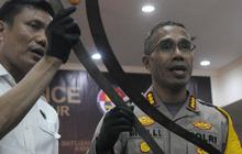 FOTO: Rilis Kasus Tawuran di Pasar Rebo, Polisi Tunjukkan Senjata Tajam yang Bikin Tangan Remaja 18 Tahun Putus
