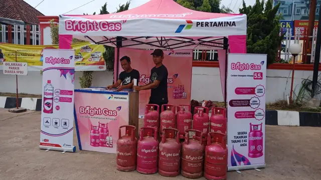 Masyarakat Jambi yang menukarkan tabung LPG 3 kg ke Bright Gas 5,5 kilogram (kg) akan mendapatkan voucher gratis Pertamax 1 liter. Dok Pertamina.