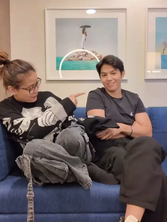Awkarin dan Jonathan Alden di Kapal Pesiar