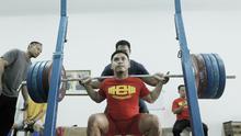 Atlet angkat besi, Eko Yuli Irawan, saat sesi latihan di Pelatnas angkat besi, Jakarta, Rabu (21/3/2018). Eko Yuli Irawan bertekad ingin memecahkan rekor pribadi di Asian Games 2018. (Bola.com/M Iqbal Ichsan)