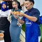 Chef Nicky Tirta melakukan demo masak di&nbsp;Rumah Indofood saat Pekan Raya Jakarta (PRJ) di JIExpo Kemayoran, Jakarta, 11 Juli 2024. (Liputan6.com/Asnida Riani)