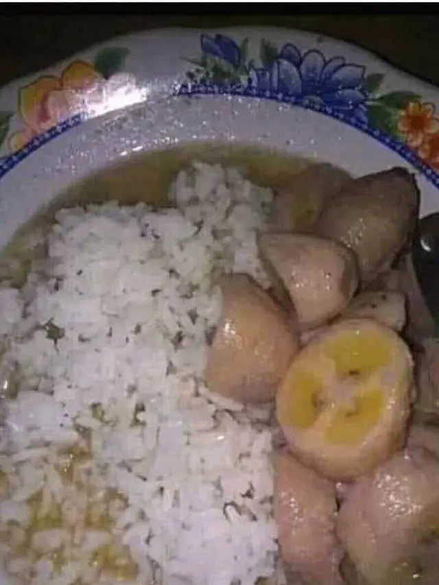 6 Potret Absurd Makan Nasi Berkuah Ini Bikin Tepuk Jidat, Penistaan Makanan