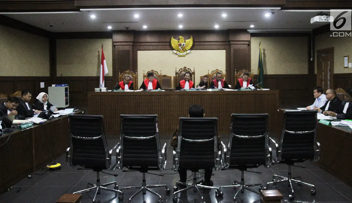Ketua DPR Setya Novanto memberikan kesaksian dalam sidang kasus korupsi e-KTP di Pengadilan Tipikor Jakarta, Jumat (3/11). (Liputan6.com/Helmi Afandi)