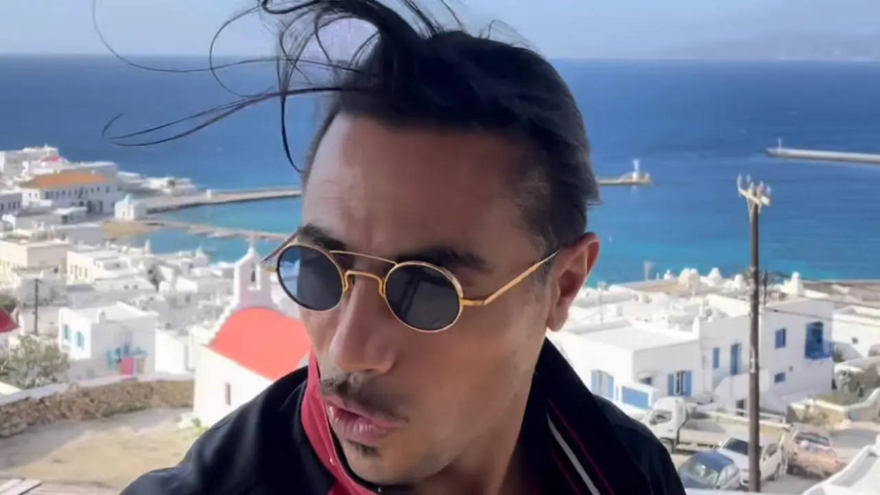 Salt Bae koki terkenal asal Turki saat berada di salah satu restorannya