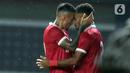 Pemain timnas Indonesia, Stefano Lilipaly (kiri) bersama Yakob Sayuri merayakan gol ke gawang Burundi pada laga FIFA Matchday di stadion Patriot Candrabhaga, Bekasi, Sabtu (25/3/2023). (Liputan6.com/Herman Zakharia)