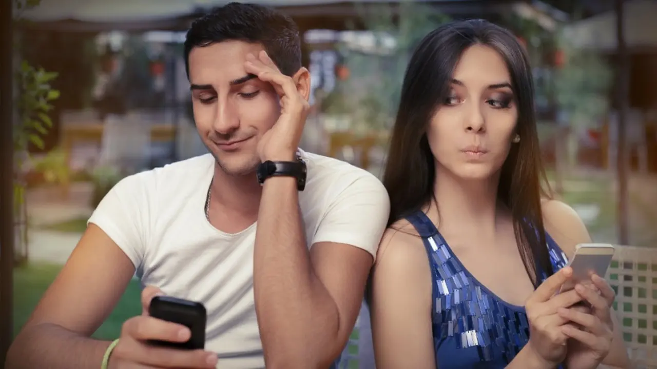 [Bintang] 6 Tanda yang Tunjukkan Kamu Pacaran dengan 'Playboy'!