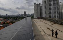 FOTO: Pemprov Jakarta Dorong Penggunaan PLTS Atap untuk Mitigasi Perubahan Iklim
