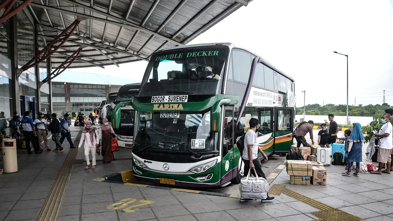 FOTO: Libur Panjang, Jumlah Penumpang Bus AKAP di Terminal Pulogebang Meningkat
