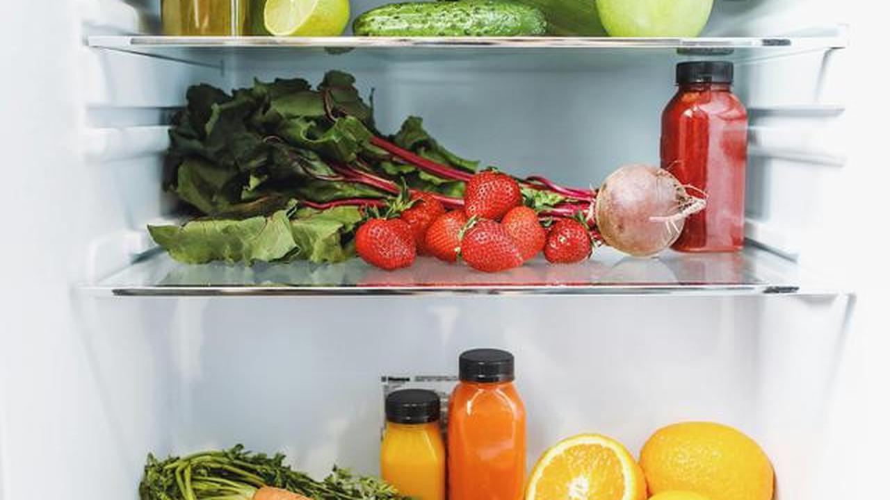 7 Kesalahan Menyimpan Bahan Makanan yang Membuat Kulkas Cepat Bau, Jangan Sepelekan
