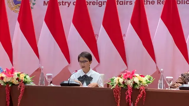Menlu Retno Marsudi dalam press briefing dalam press briefing yang diadakan pada Kamis (13/10/2022). (Liputan6/Benedikta Miranti)