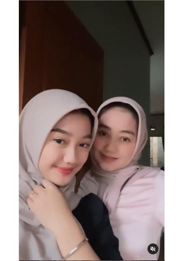Main TikTok Bareng, Ini 6 Potret Chandrika Chika dan Ibunda yang Jadi Sorotan