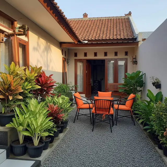 Desain Rumah Kecil Tropis dengan Taman Belakang