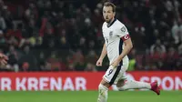 Harry Kane (Inggris) menguasai bola dalam laga kontra Albania, Kualifikasi Piala Dunia 2026 di Arena Kombetare, 17 November 2025. (AP Photo/Vlasov Sulaj)