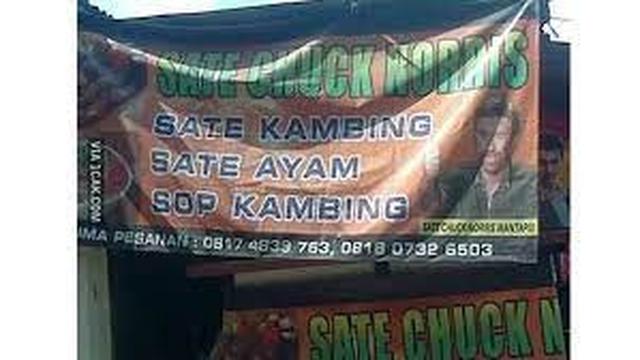 6 Spanduk Penjual Sate Ayam Ini Nyeleneh Banget, Pembeli Ngakak