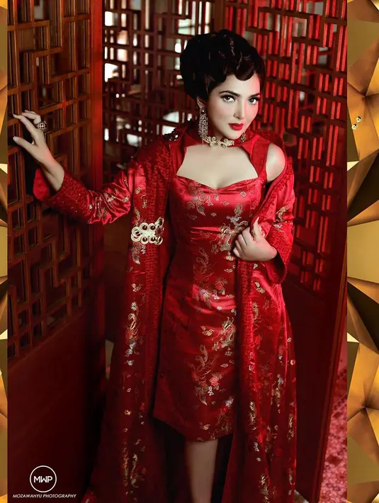 Sambut Imlek dengan cheongsam dress merah yang ikonik, (Sumber foto: ashanty_ash/instagram)