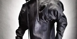 Nama Arnold Putra viral di tahun 2020 dengan karya tas tangan dari tulang belakang anak dan material lidah buaya. Ia pun mengunggah beberapa rancangan fashionnya di akun Instagram @byarnoldputra berikut di antaranya (Foto: Instagram @byarnoldputra)