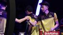 Anggota tim e-Sports, ONIC, merayakan kemenangan atas Louvre pada babak final Turnamen Mobile Legends: Bang Bang Profesional League (MPL) Indonesia Season 3 di Britama Arena, Jakarta, Jumat (3/5). ONIC menang 2-0 atas Louvre. (Bola.com/Yoppy Renato)