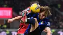Laga kedua tim kota Milan, Italia, berlangsung ketat dan sengit. (PIERO CRUCIATTI/AFP)