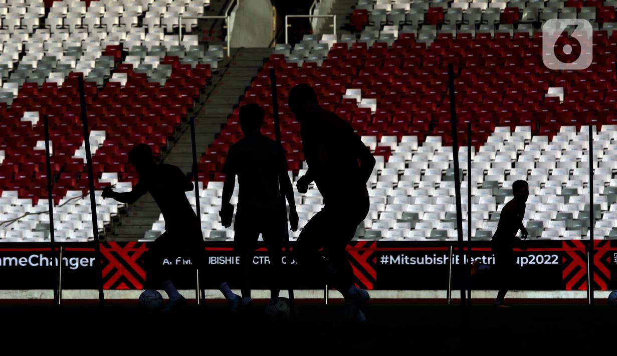 Pemain Timnas Indonesia saat melakukan latihan terbuka di Stadion Utama Gelora Bung Karno, Jakarta, Selasa (20/12/2022). Latihan ini merupakan pematangan latihan jelang laga pada turnamen Piala AFF 2022 yang berlangsung mulai hari ini, Selasa (20/12/2022) hingga 16 Januari 2023. (Liputan6.com/Helmi Fithriansyah)