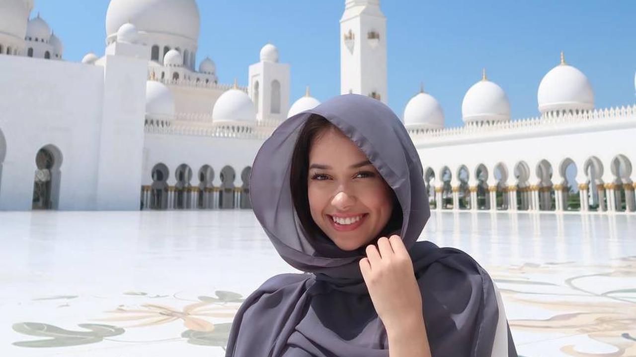 10 Potret Rebecca Klopper Liburan ke Abu Dhabi, Cantiknya Bikin Teduh Pakai Kerudung - Kompak dengan Ayah Bule