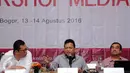 Ketua Komite Ekonomi dan Industri Nasional (KEIN), Soetrisno Bachir (tengah) memberi pandangan saat menjadi pembicara kunci pada Workshop Media di Bogor, Sabtu (13/8/2016). Workshop mensosialisasikan program kerja KEIN. (Liputan6.com/Helmi Fithriansyah)