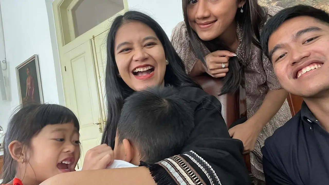 Kahiyang Ayu bersama Kaesang dan Erina (Instagram/ayanggkahiyang)