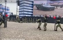 VIDEO: Aksi Prajurit Sangar Berotot Besar Kuat Tarik Mobil Maung Sendirian saat Gladi Resik HUT ke-80 TNI