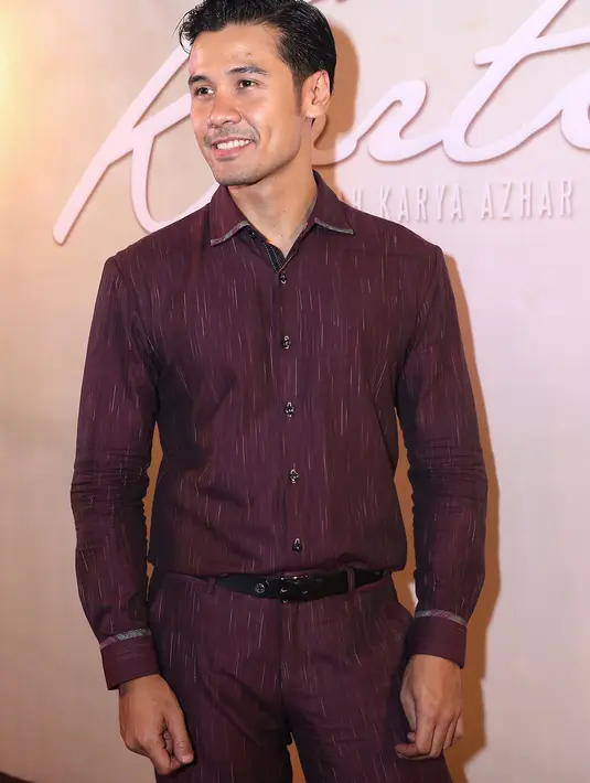 Chicco Jerikho menunjukkan totalitas aktingnya sebagai aktor papan atas negeri ini. Demi memuluskan peran Sarwadi di film Surat Cinta Untuk Kartini, dia rela menjalankan bootcamp selama sepekan di daerah pesisik Yogyakarta. (Andy Masela/Bintang.com)