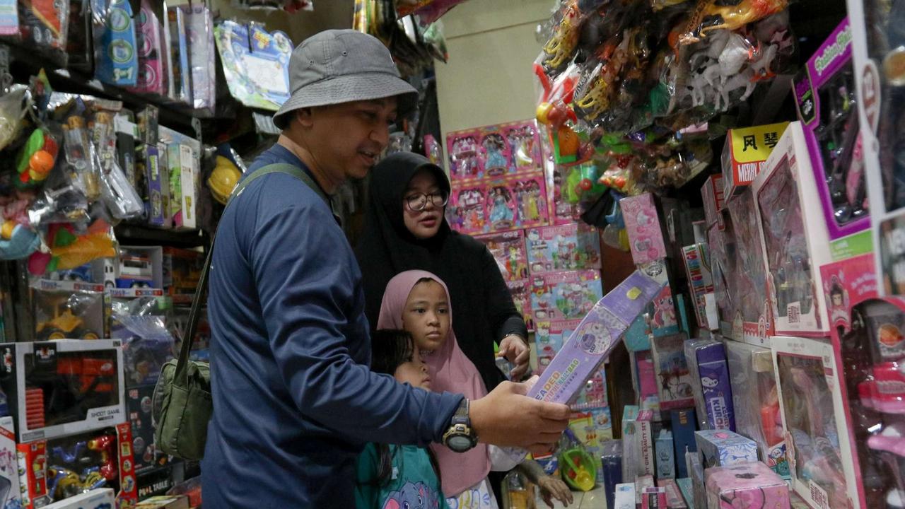 Pasar Gembrong Jakarta Ramai Pembeli Mainan Saat Libur Lebaran