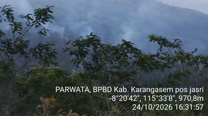 18 Hektar Lahan di Lereng Gunung Agung Terbakar