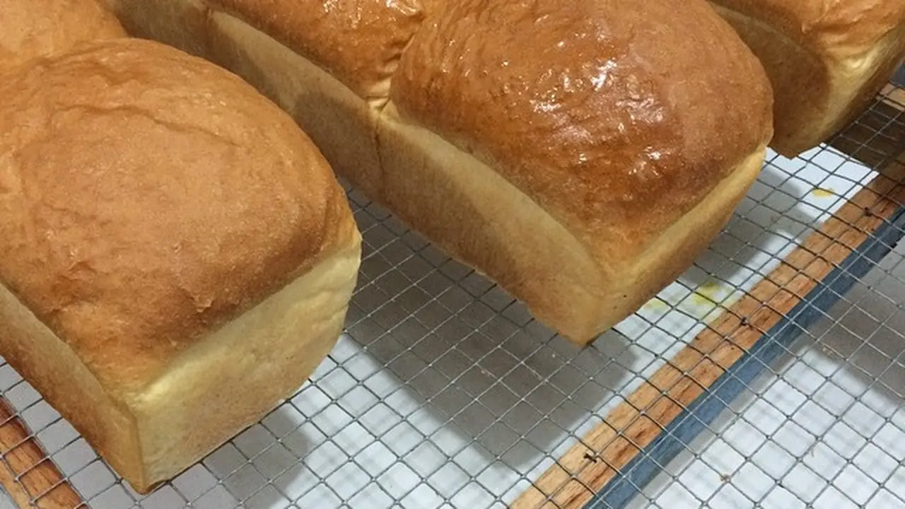 Menu di Toko Roti Andalas