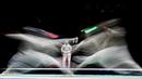 Atlet Anggar dari Italia, Luca Curatoli (kiri) bertanding melawan Iulian Teodosiu dari Rumania dalam pertarungan kualifikasi individu dalam ajang Olimpiade Tokyo 2020 di Makuhari Messe Hall, Jepang pada 24 Juli 2021. (AFP/Mohd Rasfan)