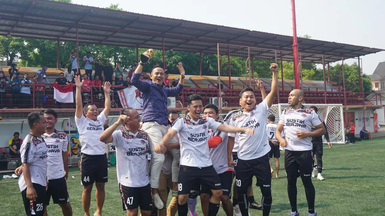 Tim Sepak bola Lapas Narkotika Kanwil Kemenkumham DKI Jakarta mengukir sejarah dengan menjadi juara 1 turnamen dalam rangka memperingati Hari Kemenkumham ‘HDKD’ ke-78 yang digelar di Lapangan Akademi Persija, Pulomas (Istimewa)