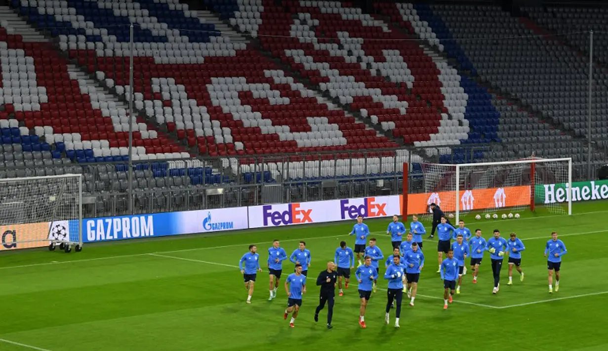 Para pemain Dynamo Kiev menghadiri sesi latihan menjelang pertandingan sepak bola Grup E Liga Champions antara FC Bayern Munchen dan Dynamo Kiev di Munich, Jerman, 28 September 2021. Dynamo Kiev akan menghadapi Bayern Munchen pada Kamis, 30 September 2021. (CHRISTOF STACHE/AFP)