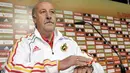 Pelatih Spanyol Vicente Del Bosque dalam konferensi pers yang digelar di North West University Sports Village, Pochefstroom, 4 Juli 2010. AFP PHOTO / LLUIS GENE 