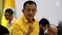 Sekjen Partai Golkar, Lodewijk Freidrich Paulus menghadiri rapat pleno perdana di DPP Golkar, Jakarta, Senin (29/1). Dalam rapat pleno perdana itu, Ketua Umum Airlangga Hartarto  mengumpulkan kepengurusan DPP Partai Golkar baru. (Liputan6.com/Johan Tallo)