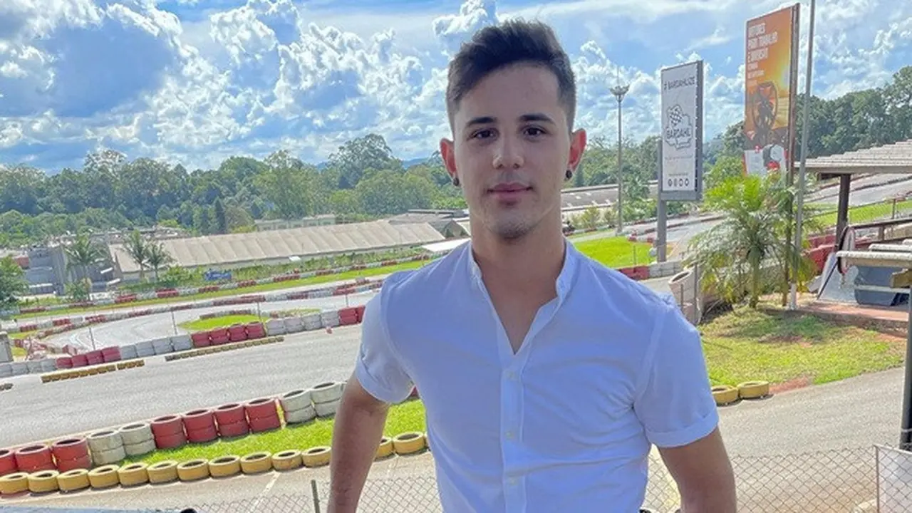 6 Potret Bruno Moreira, Gelandang Persebaya saat di Luar Lapangan