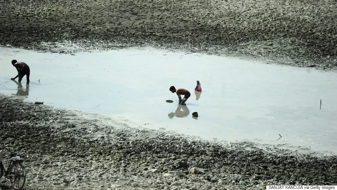 [Bintang] Foto Akibat Gelombang Panas India yang Buat Hati Kamu Perih