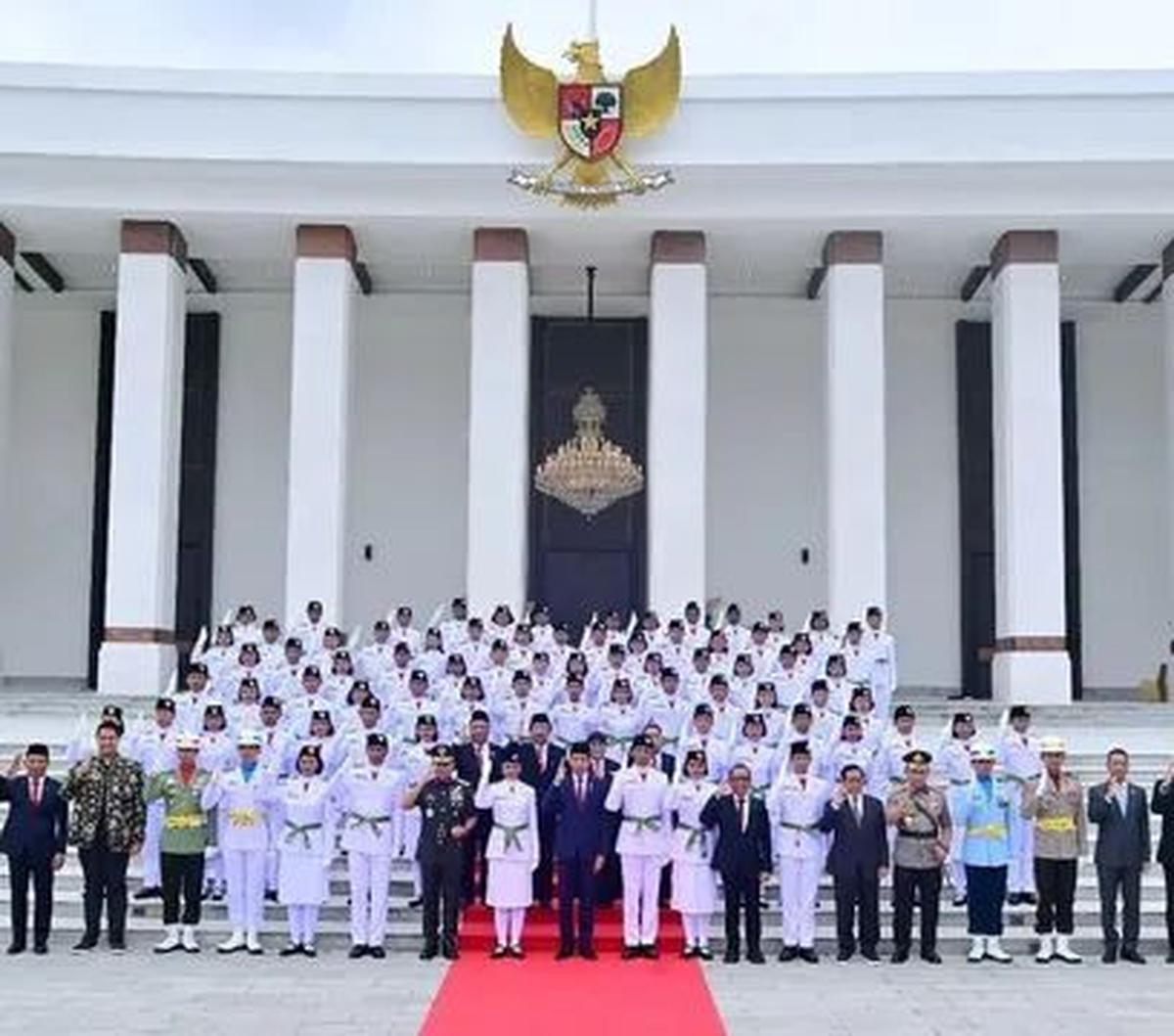 Viral! Sempat Ditunjuk Sebagai Pembawa Baki, Paskibraka Asal Sumbar Tiba-tiba Diganti dengan yang Tak Berjilbab di Detik Terakhir