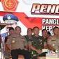 Panglima TNI Marsekal TNI Hadi Tjahjanto didampingi Kapolri Jenderal Pol Idham Azis di Desa Sijantung, Pulau Galang, Kota Batam, Kepulauan Riau, Minggu (8/3/2020). (foto: Puspen TNI)